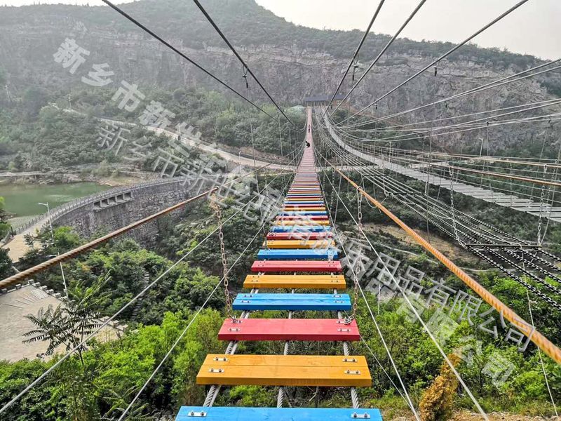 網紅挑戰吊橋